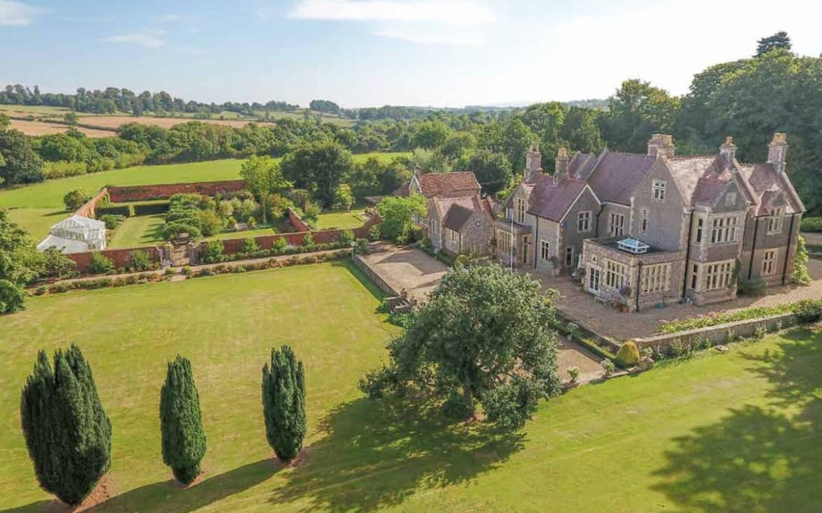 Easter Escapes: 5 Incredible UK Airbnb’s To Book For The Holidays - Sweetpea & Willow's Blog