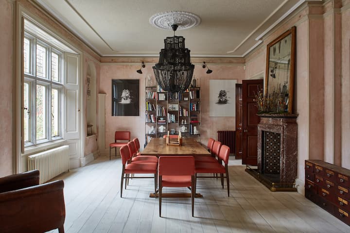 a luxuriousdining room on a Victorian estate