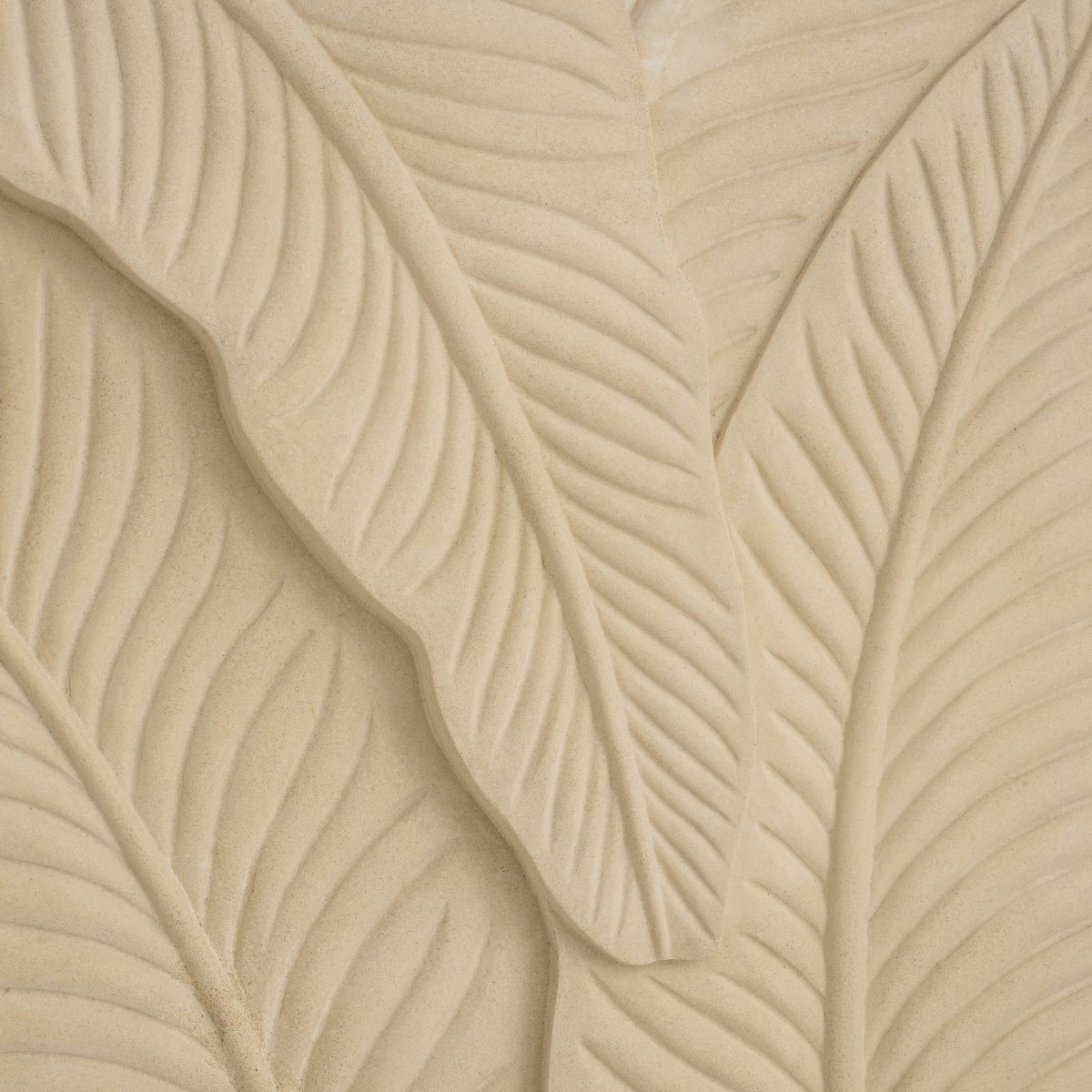 Minimalist wall decoration with 3D leaf design