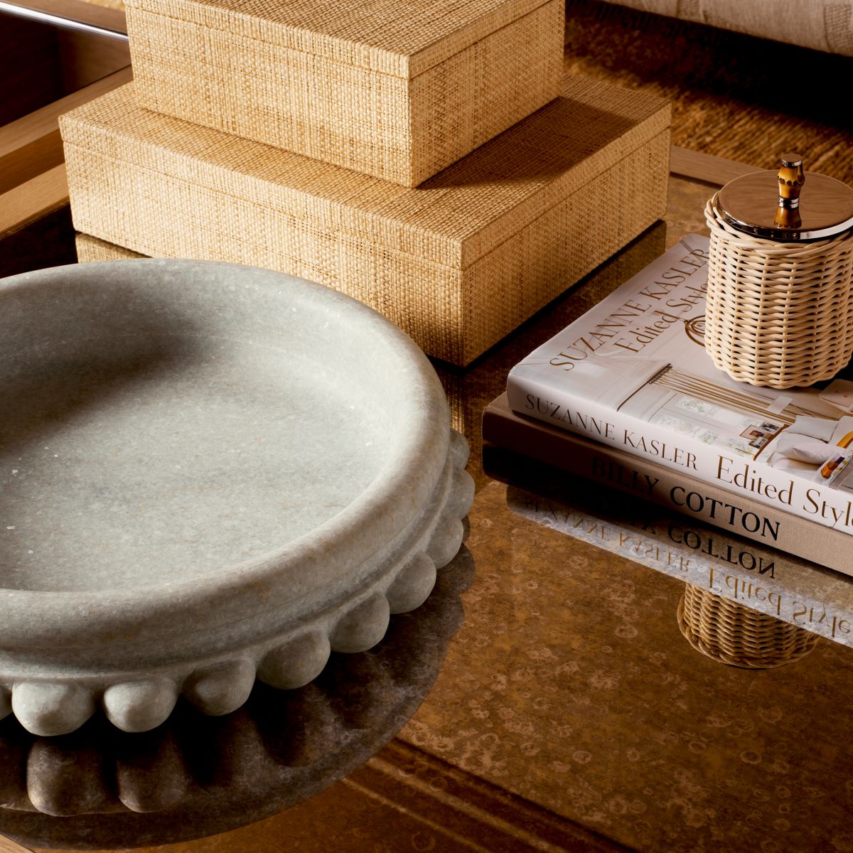 Box in natural raffia finish