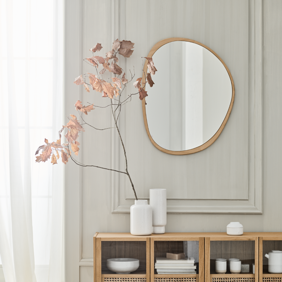 Discover elegance with the Elope Mirror in Oiled Oak. Measuring 119 x 80 cm, it's perfect for adding style and depth to any space.