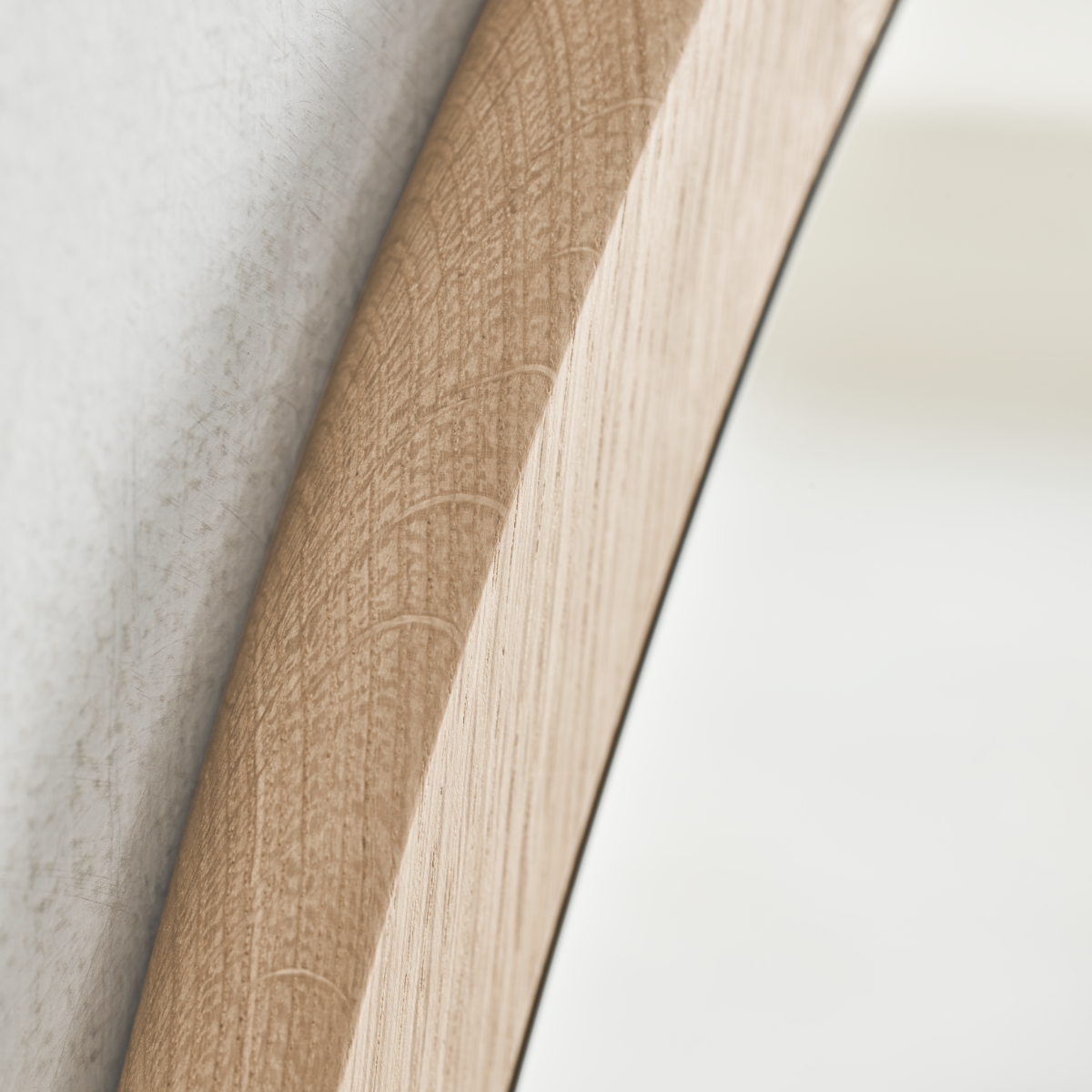 Discover elegance with the Elope Mirror in Oiled Oak. Measuring 119 x 80 cm, it's perfect for adding style and depth to any space.