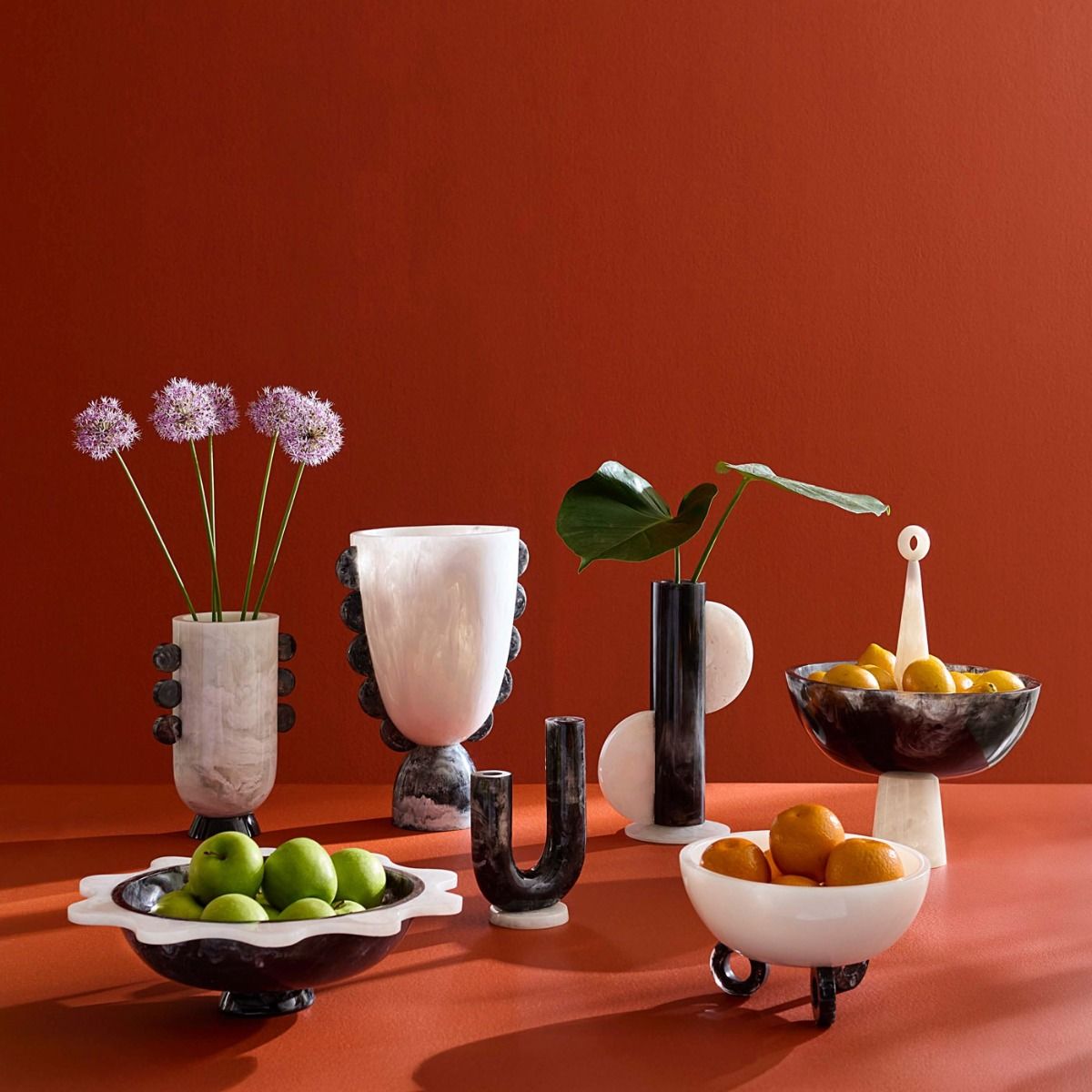 Como Black & White Disc Urn