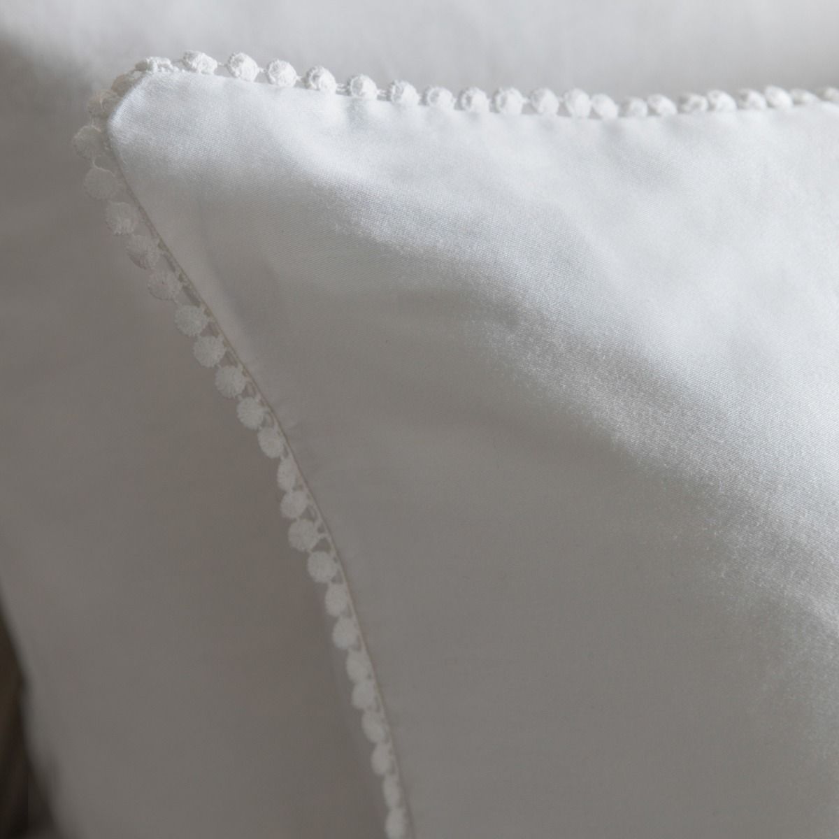White pillowcases with lace trim outlet