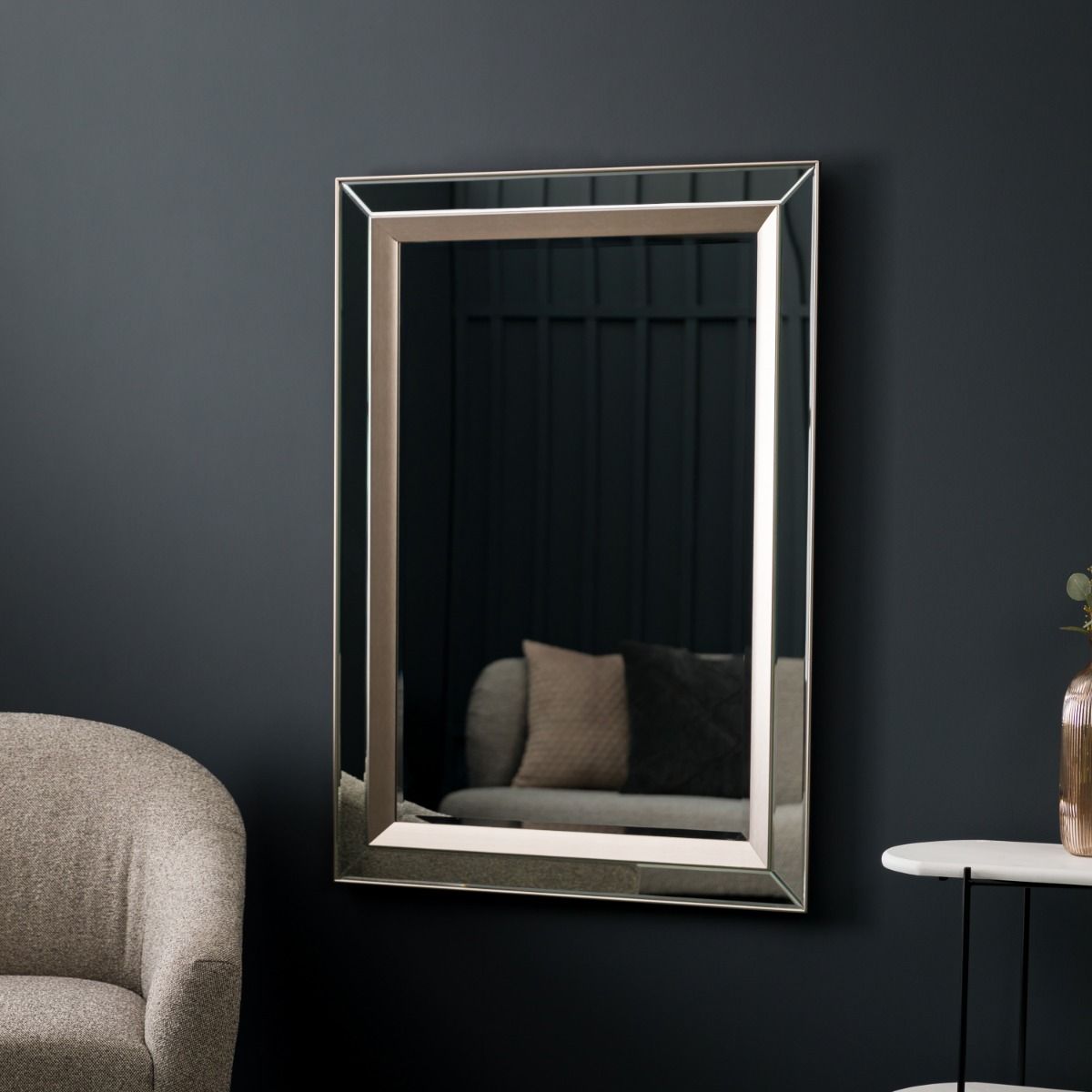 Elegant wall mirror with minimalist frame