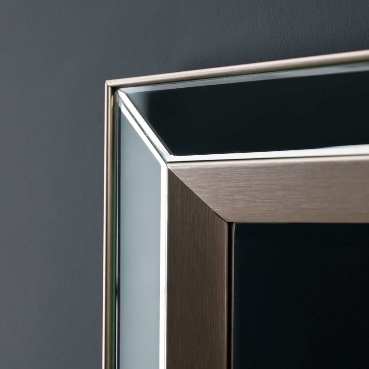 Elegant wall mirror with minimalist frame