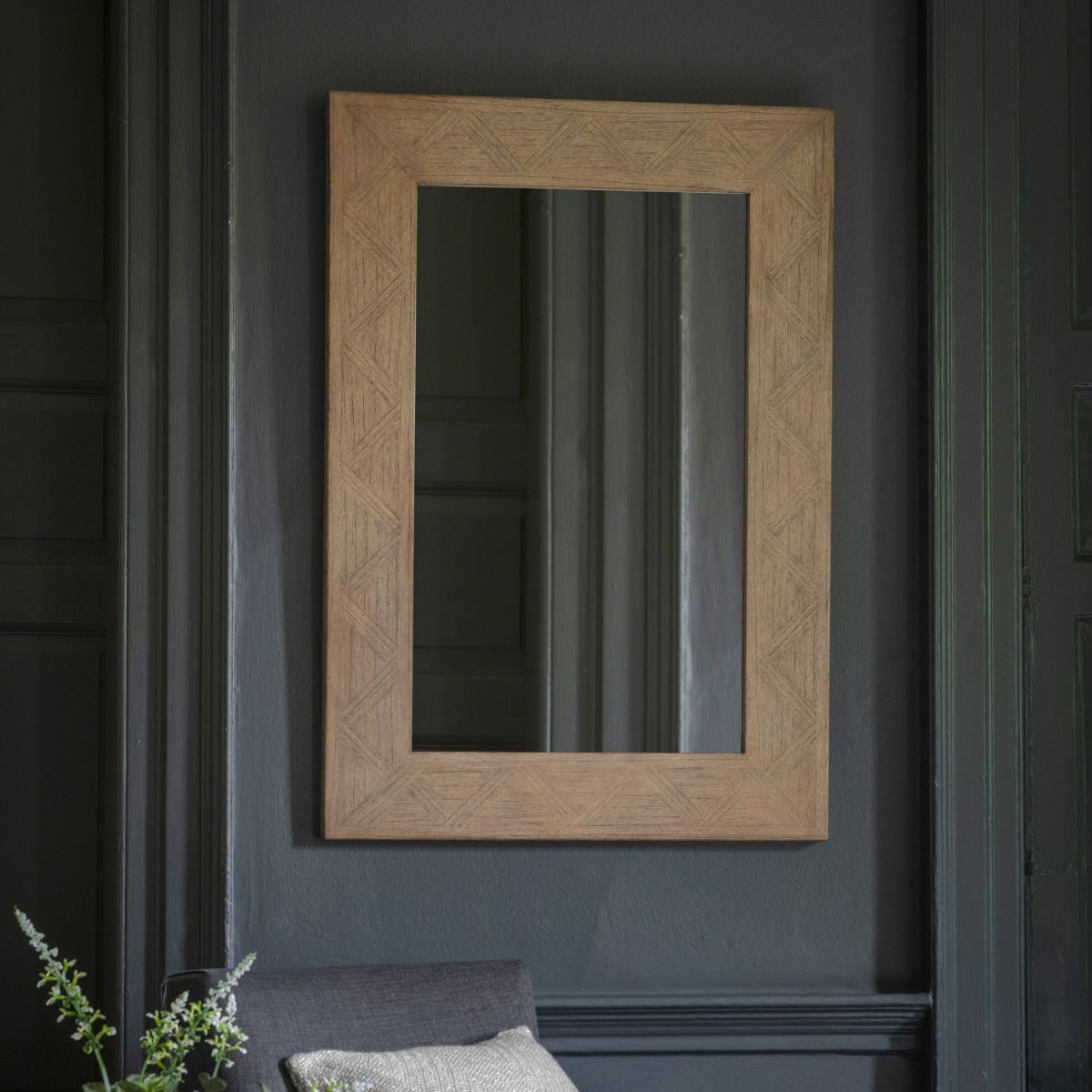 Rectangular minimalist mirror with brown textured frame