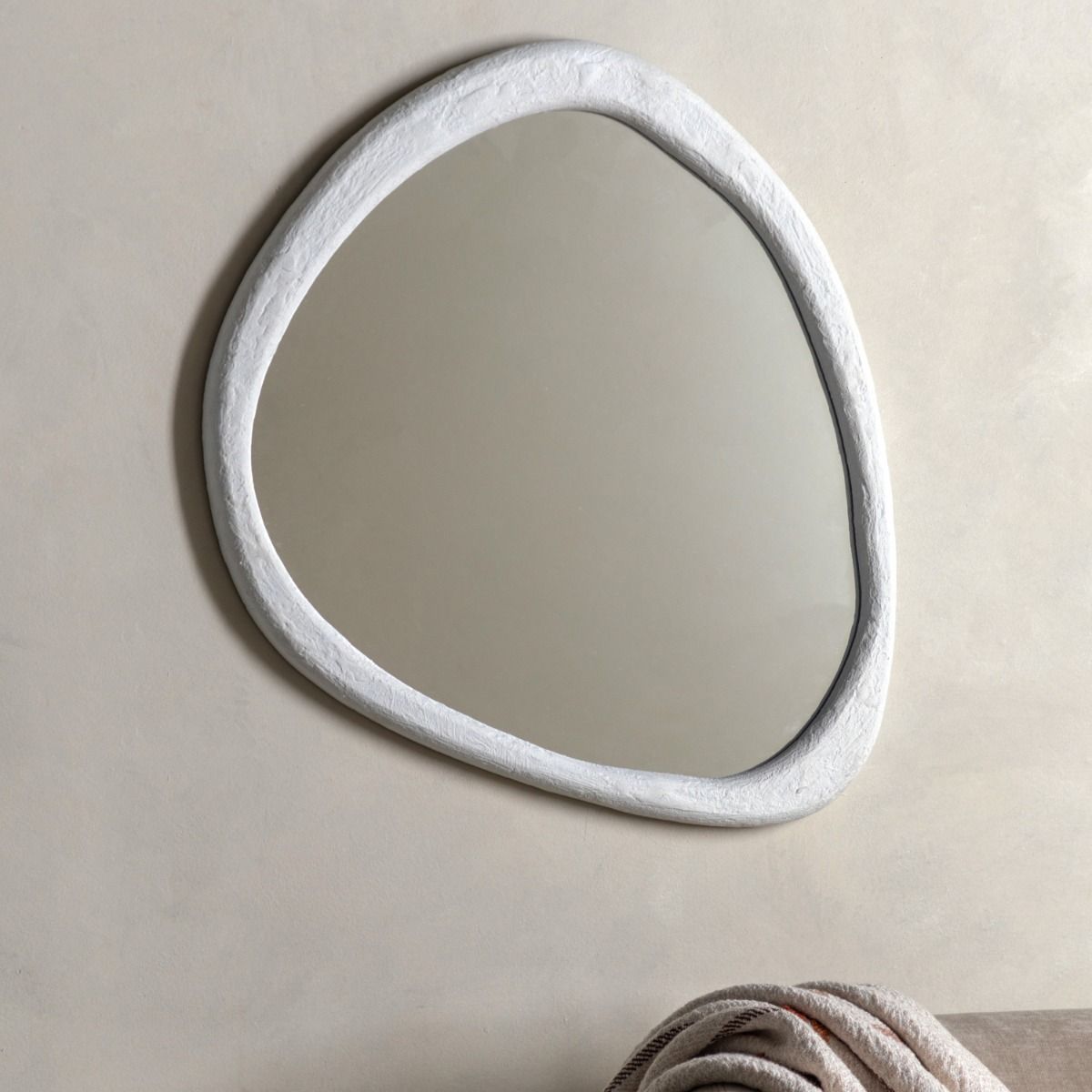 Wall mirror with a wavy concrete-effect frame