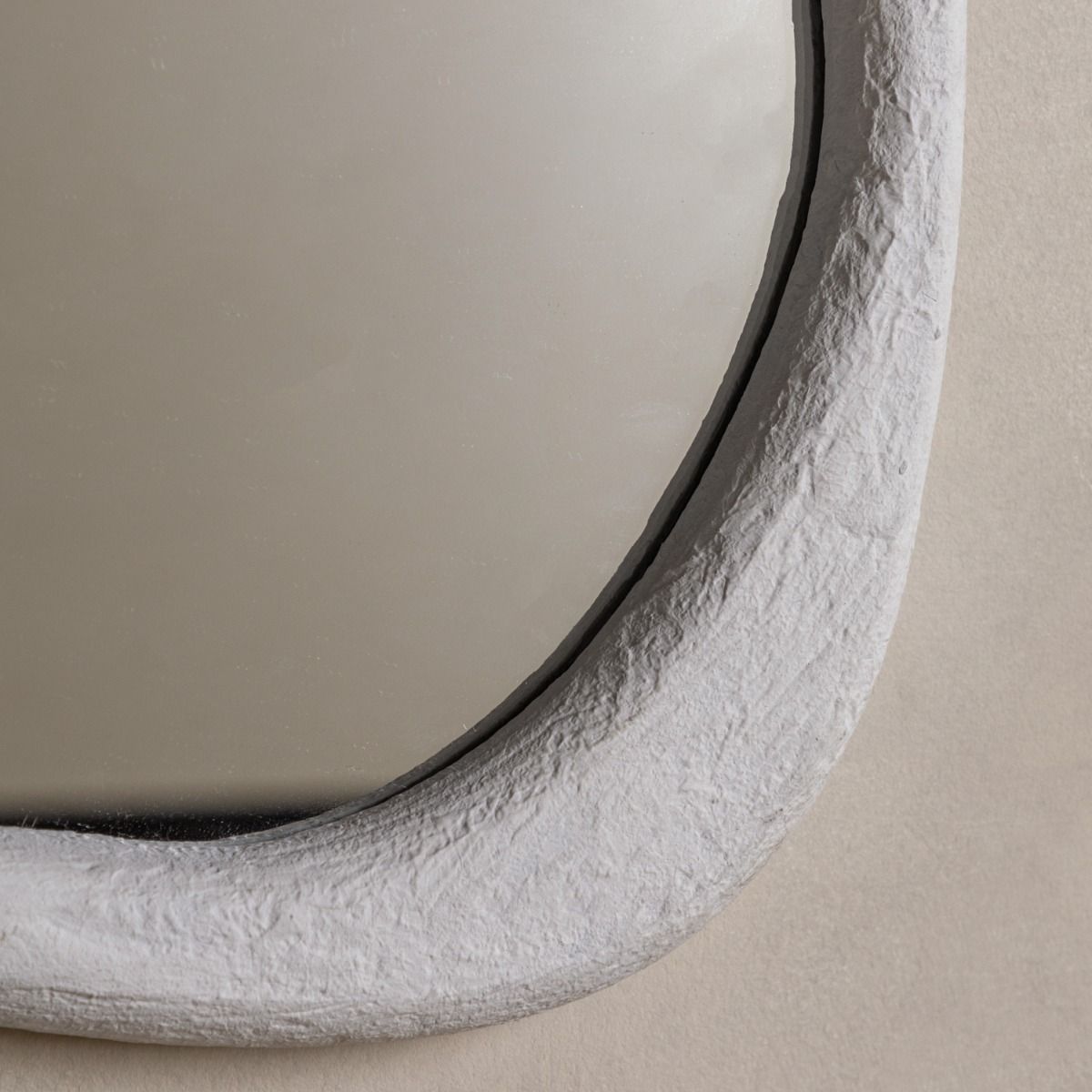 Wall mirror with a wavy concrete-effect frame