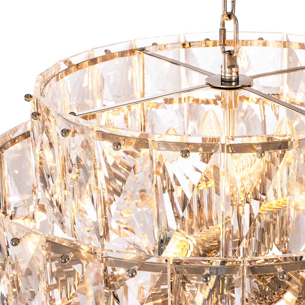 A breathtakingly glamorous chandelier by Eichholtz featuring a sparking crystal glass design that will enrich your interior with everlasting luxury 