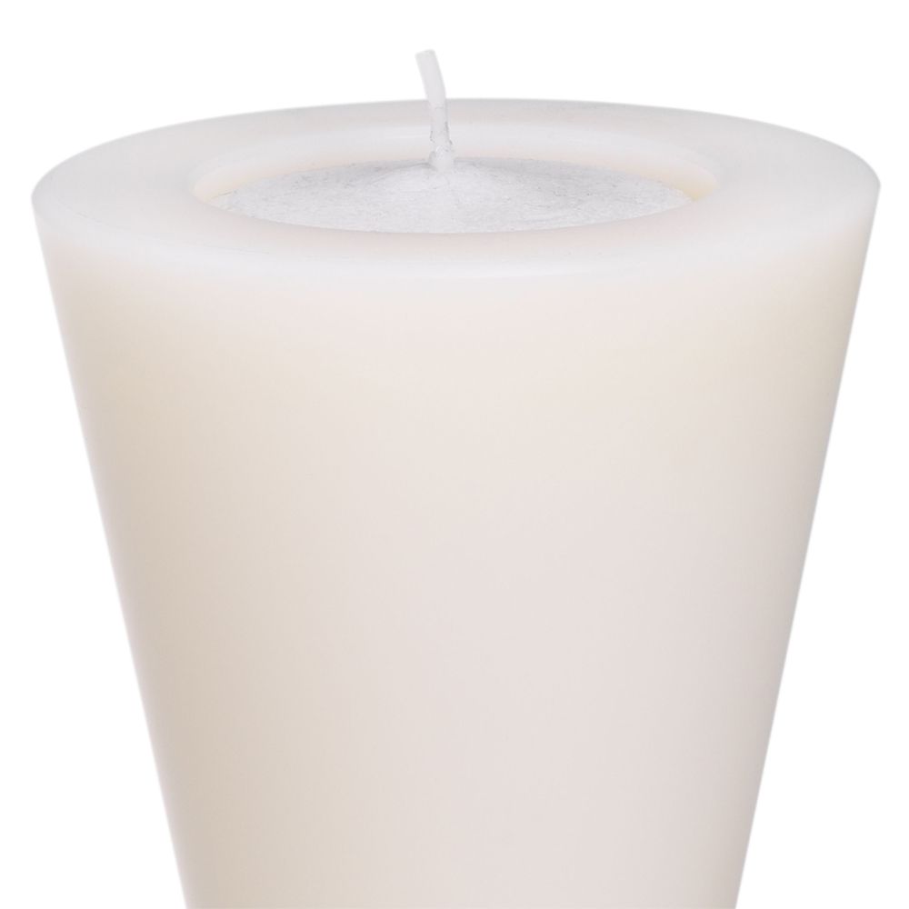 A set of 2 white sculptural candles by Eichholtz 