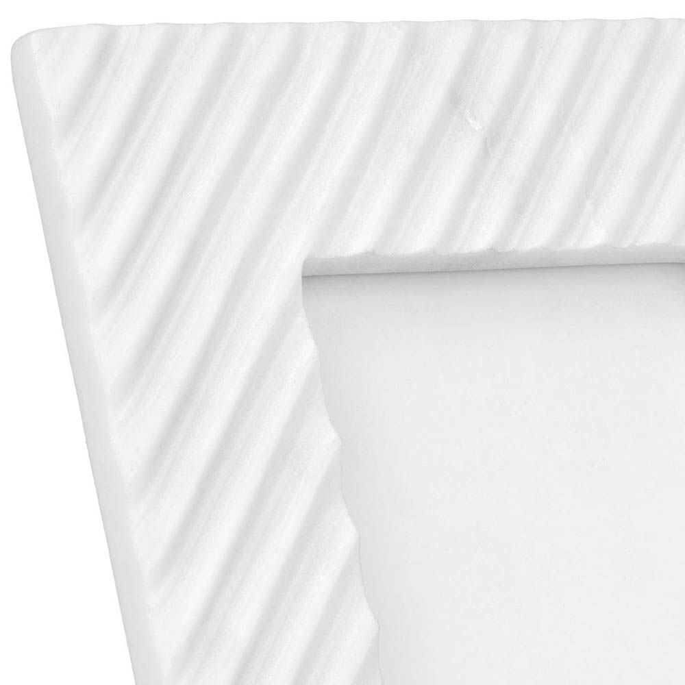 Elegant white marble frames with ribbed effect 