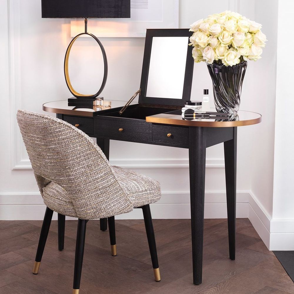 Toulouse dressing outlet table