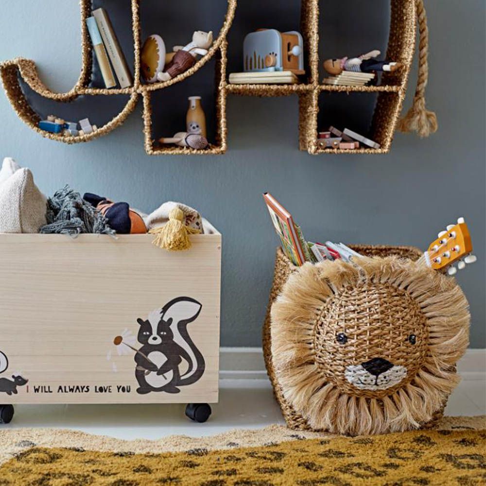 Rattan-like storage basket with lion face on front