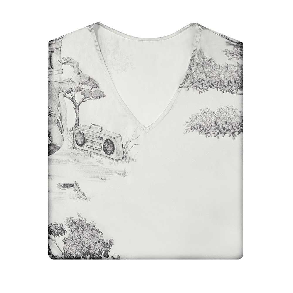 Silk ivory kaftan with traditional art motifs