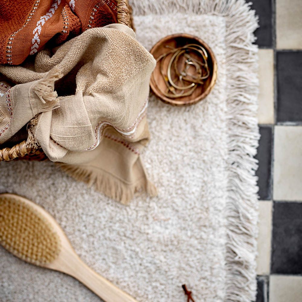 Natural wool rug with fringe detail