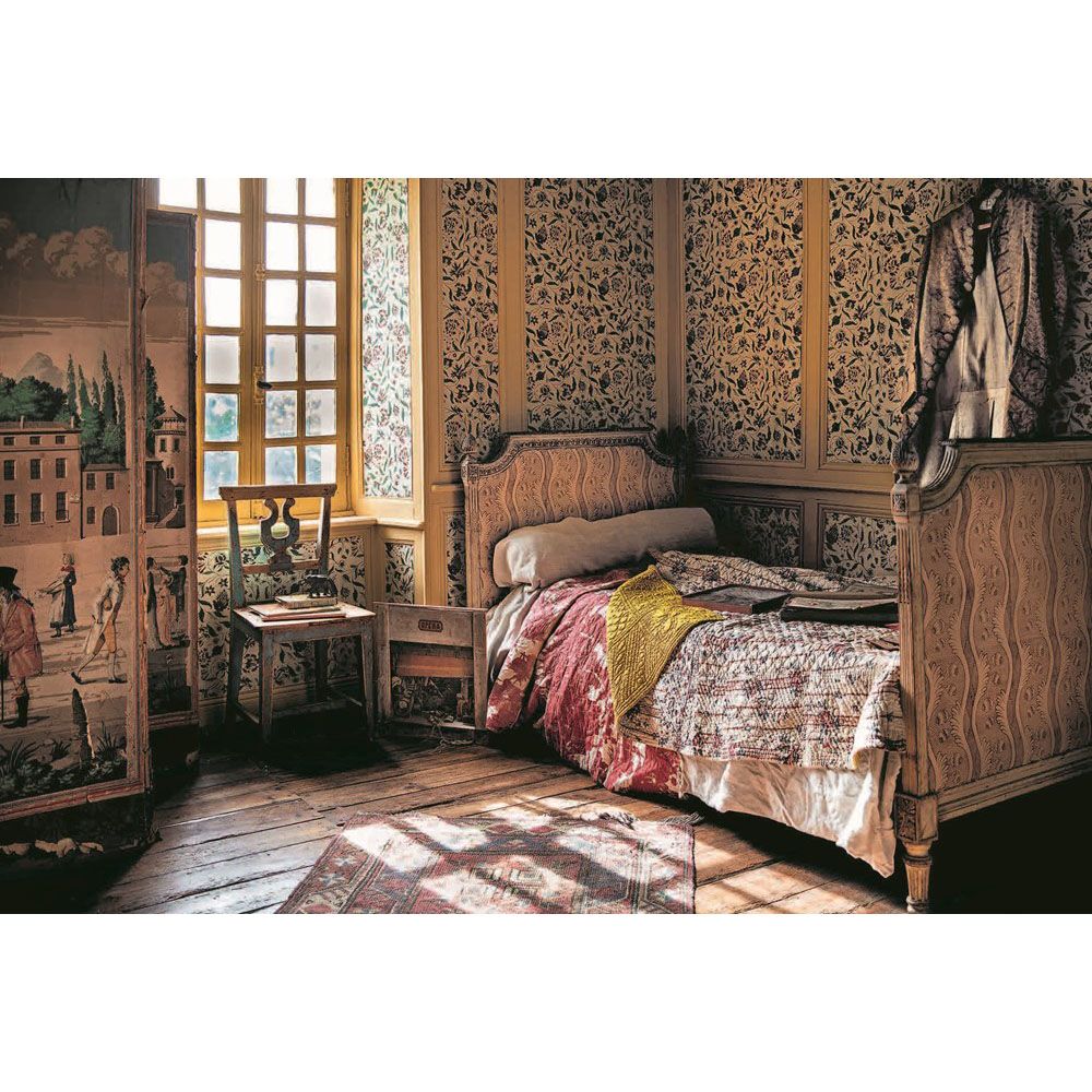 A Year in the French Style: Interiors and Entertaining by Antoinette Poisson