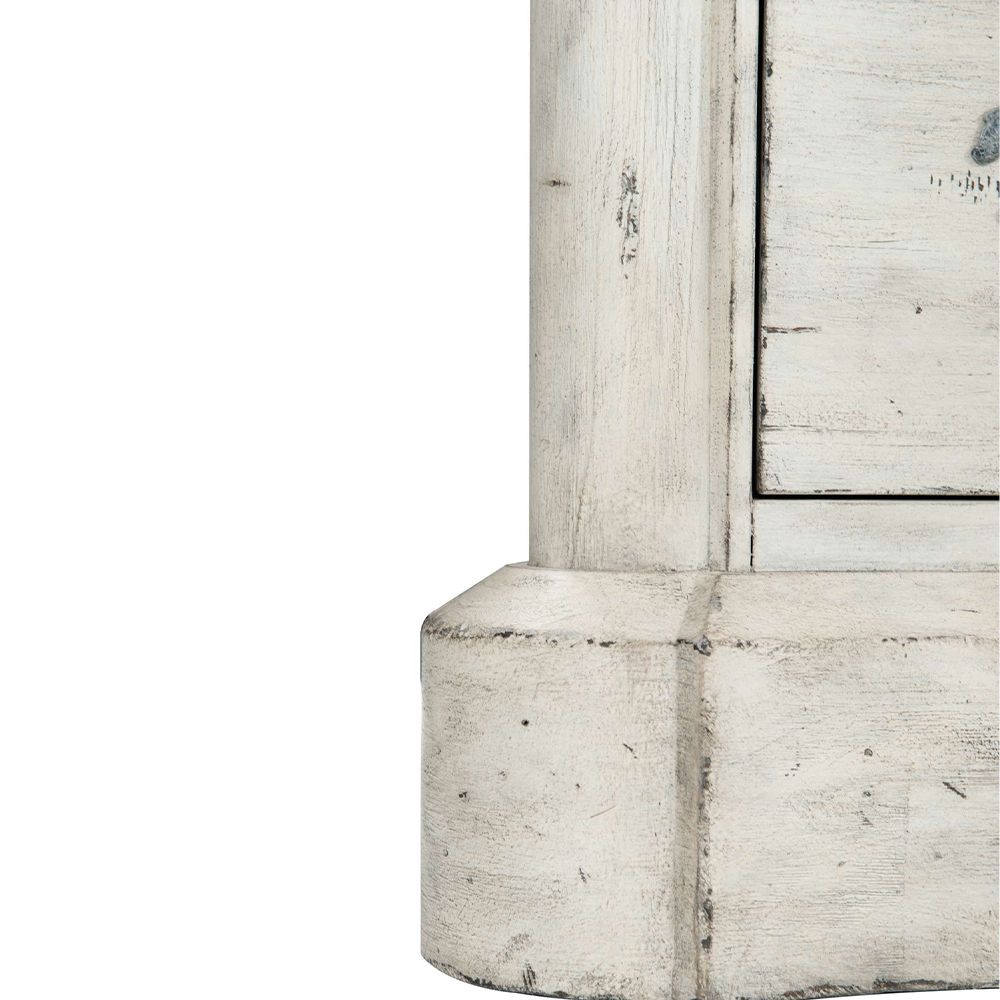 A beautiful and classic French style dresser with nine drawers and lovely curved front and ends from Bernhardt 