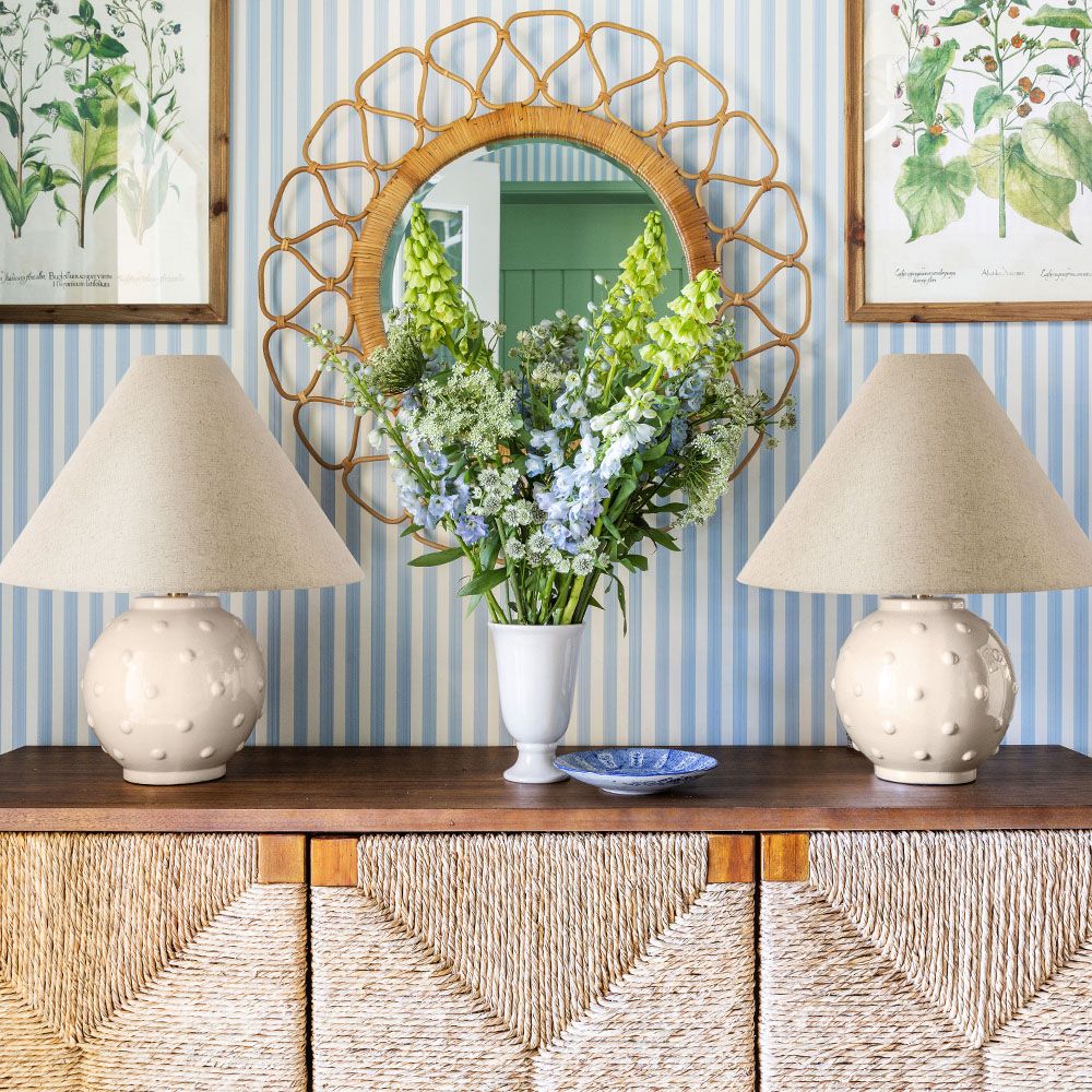 Side lamp with round textured base and natural linen shade