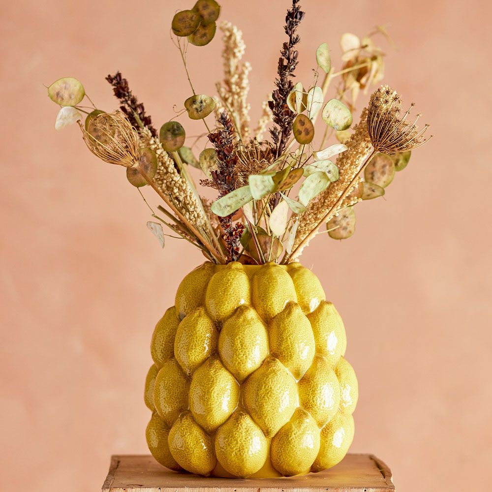 Vase designed to look like a stack of lemons