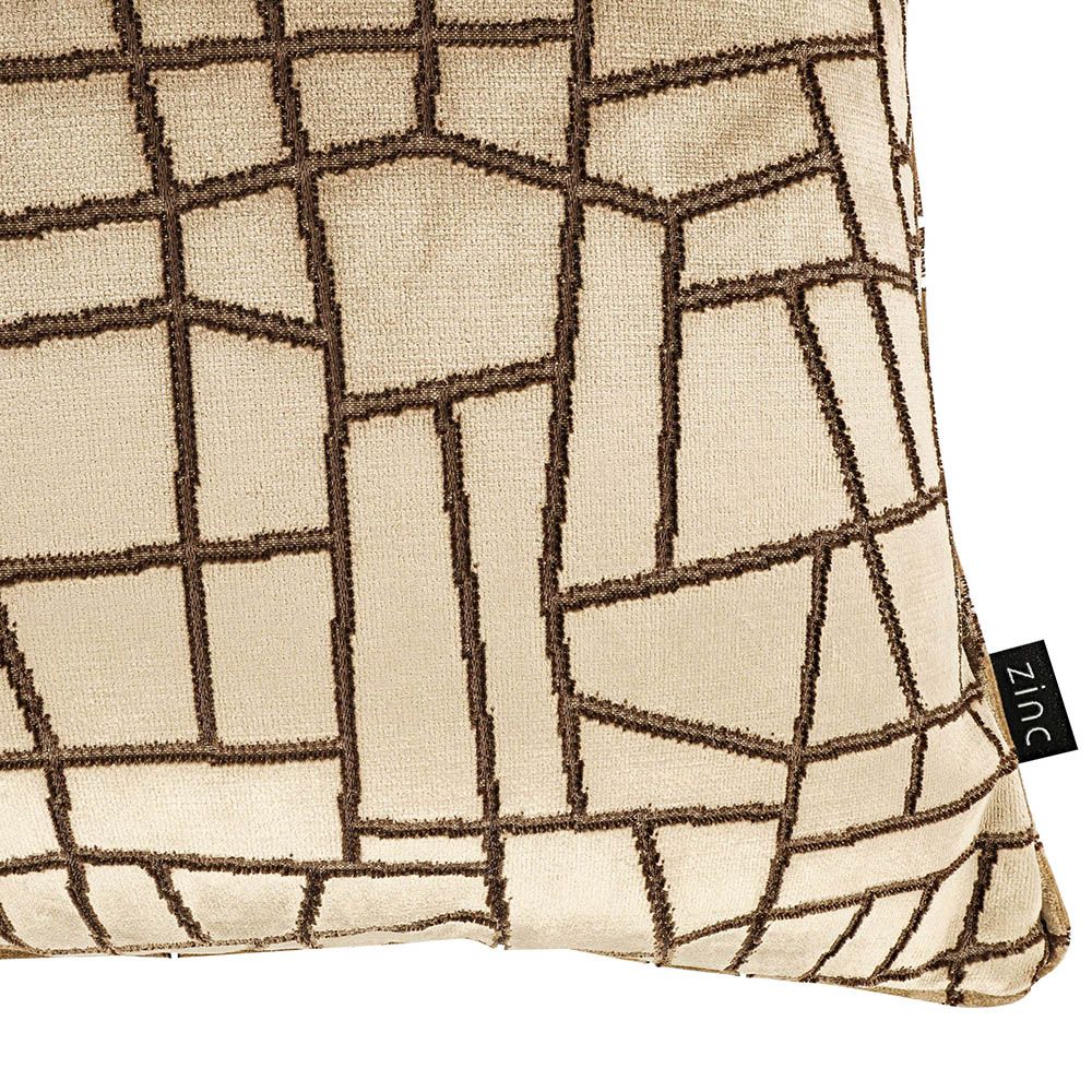 Sharp linear designed cushion with diffused edges