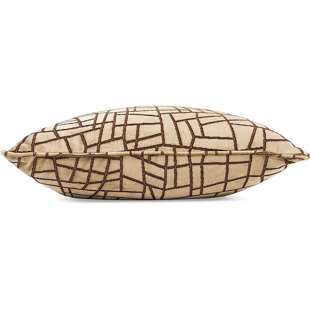 Sharp linear designed cushion with diffused edges