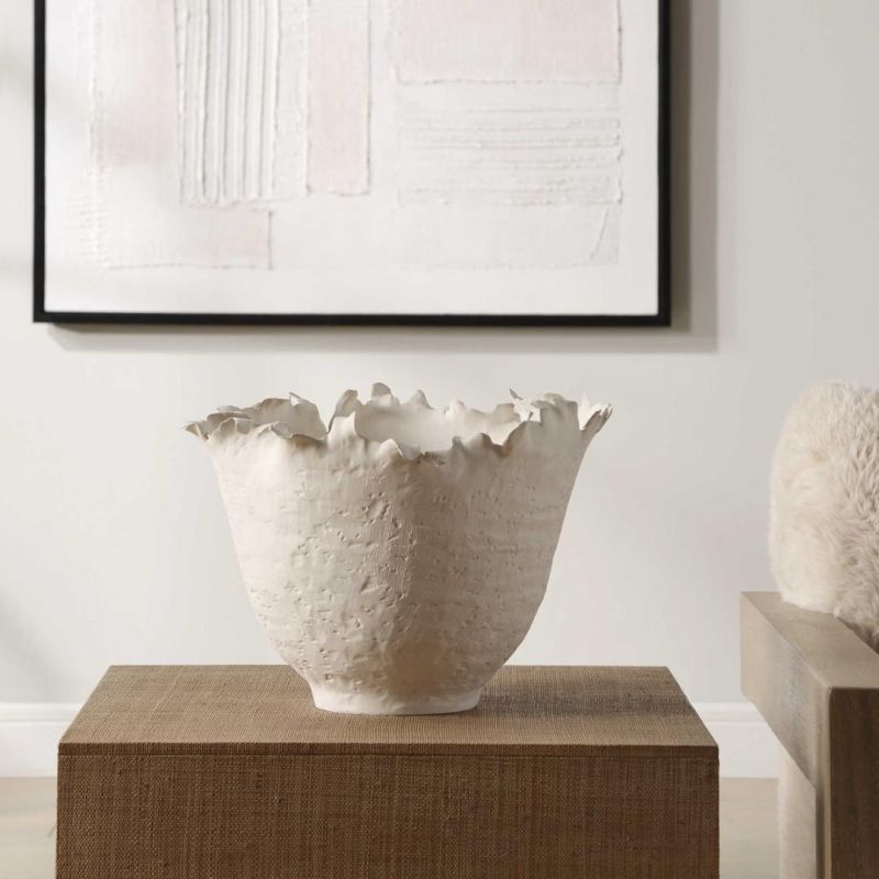 Off-white bowl with natural edged design