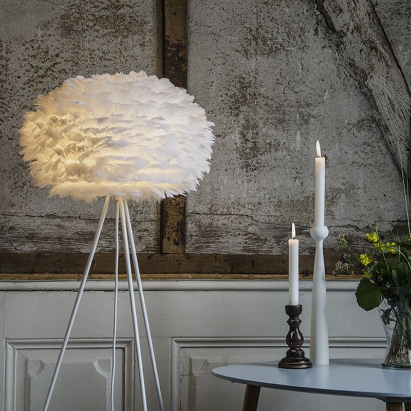 White feather detailed pendant shade