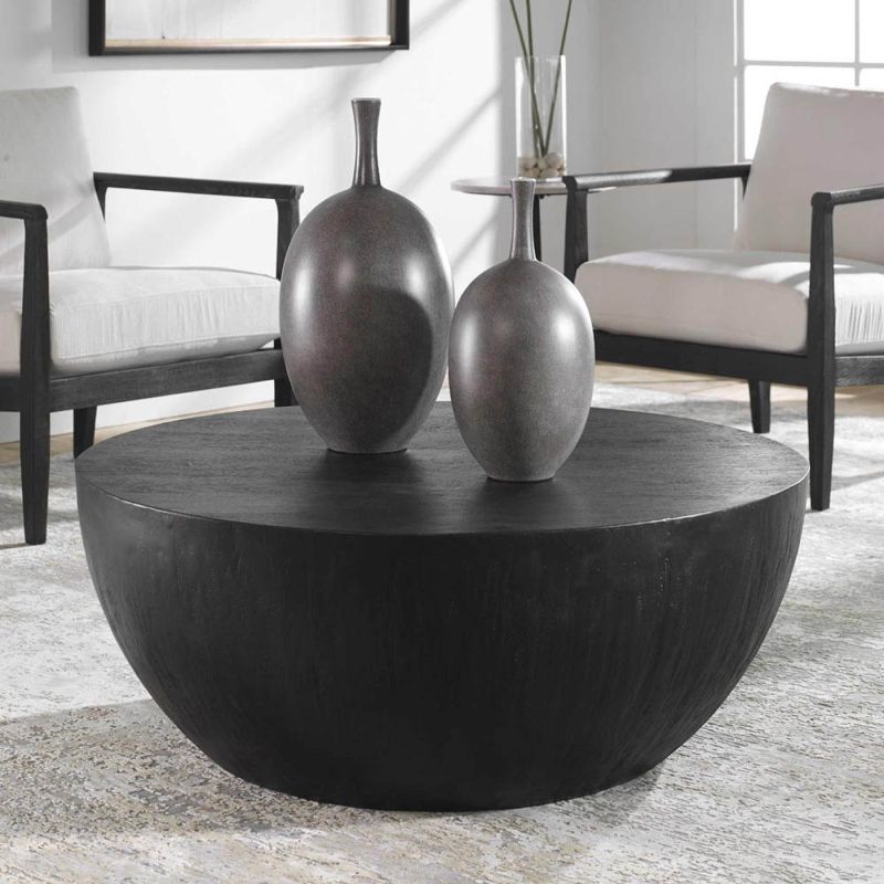 Minimal yet bold round coffee table 