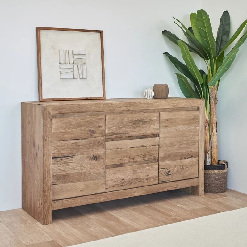 Discover our Reclaimed Oak Chest of Drawers with 9 spacious drawers. Perfect for stylish storage, blending rustic charm with modern elegance.