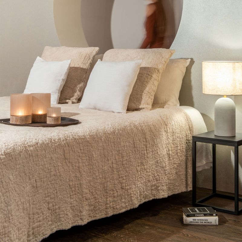 Sumptuous textured bedding set in beige 