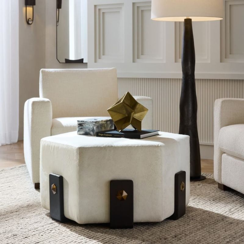 Ivonne Ottoman