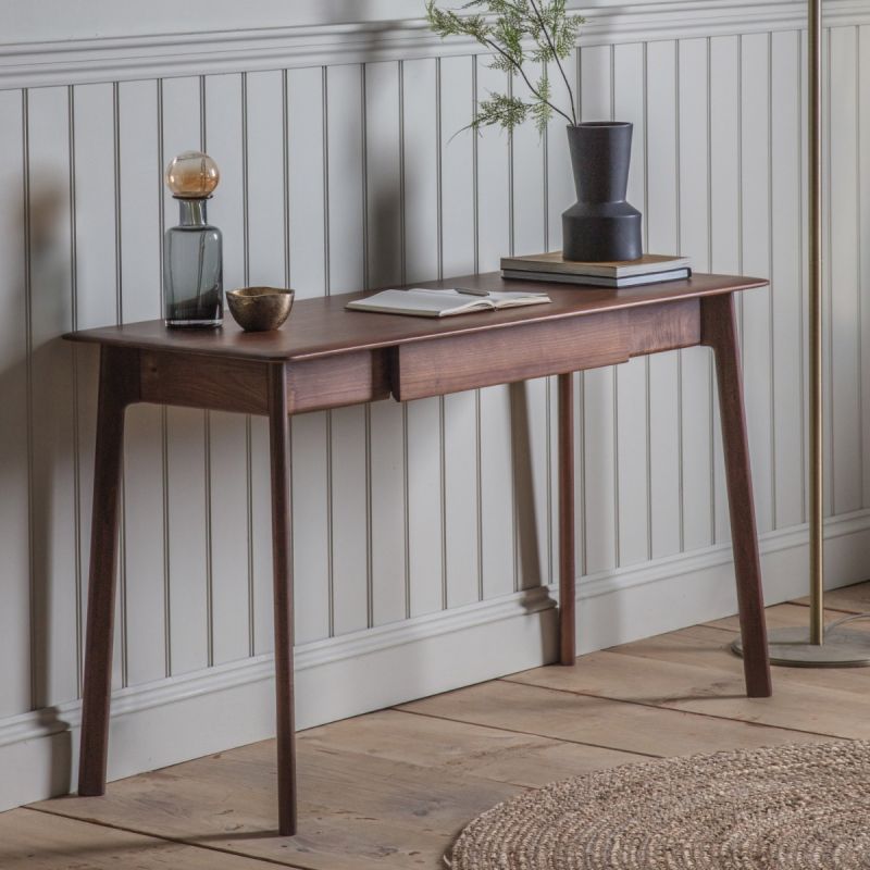 Sleek and minimalist desk with one drawer
