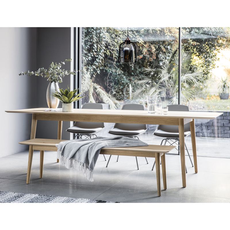 Warm wooden extendable dining table with chevron design