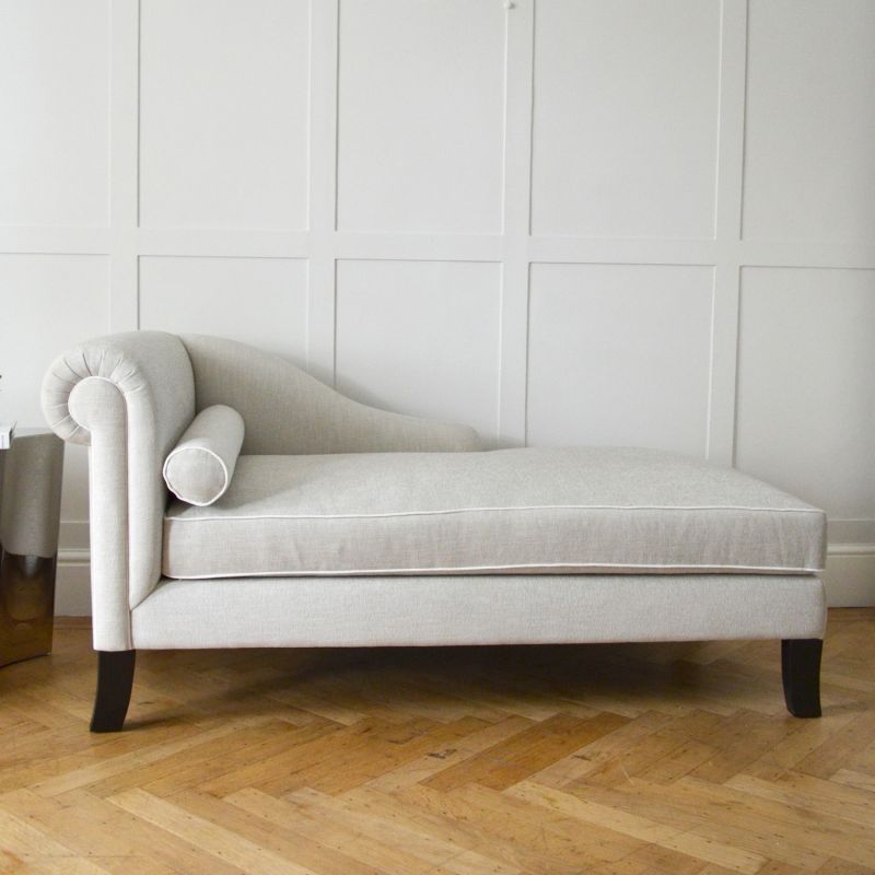 Curvaceous chaise longue with contrasting piping on tapered legs