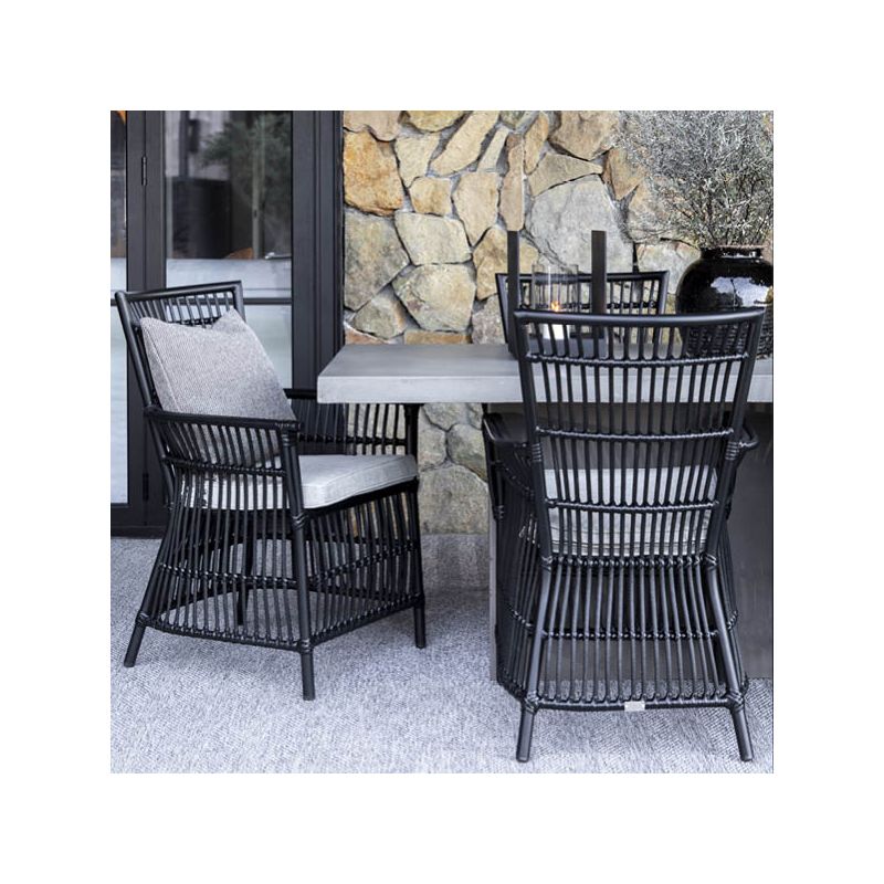 Charming wicker outdoor chair in grey with net style design