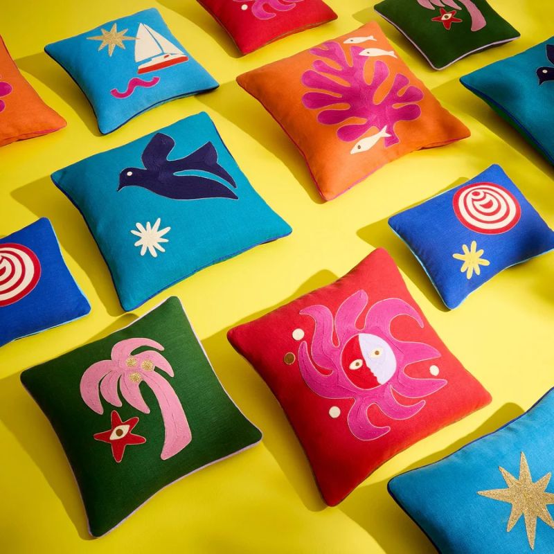 Add a touch of charm to your space with the Playa Bird Cushion—colorful, stylish, and perfect for cozying up any room!