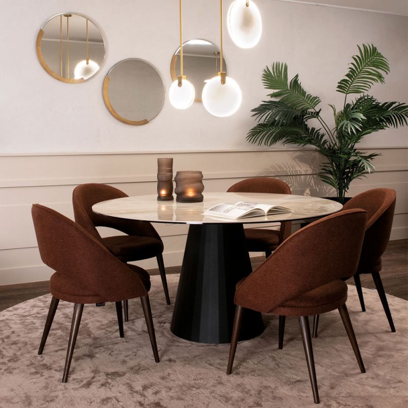 Round and tapered dining table with artisanal central leg