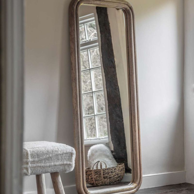 Rectangular wall mirror with gorgeous wooden frame