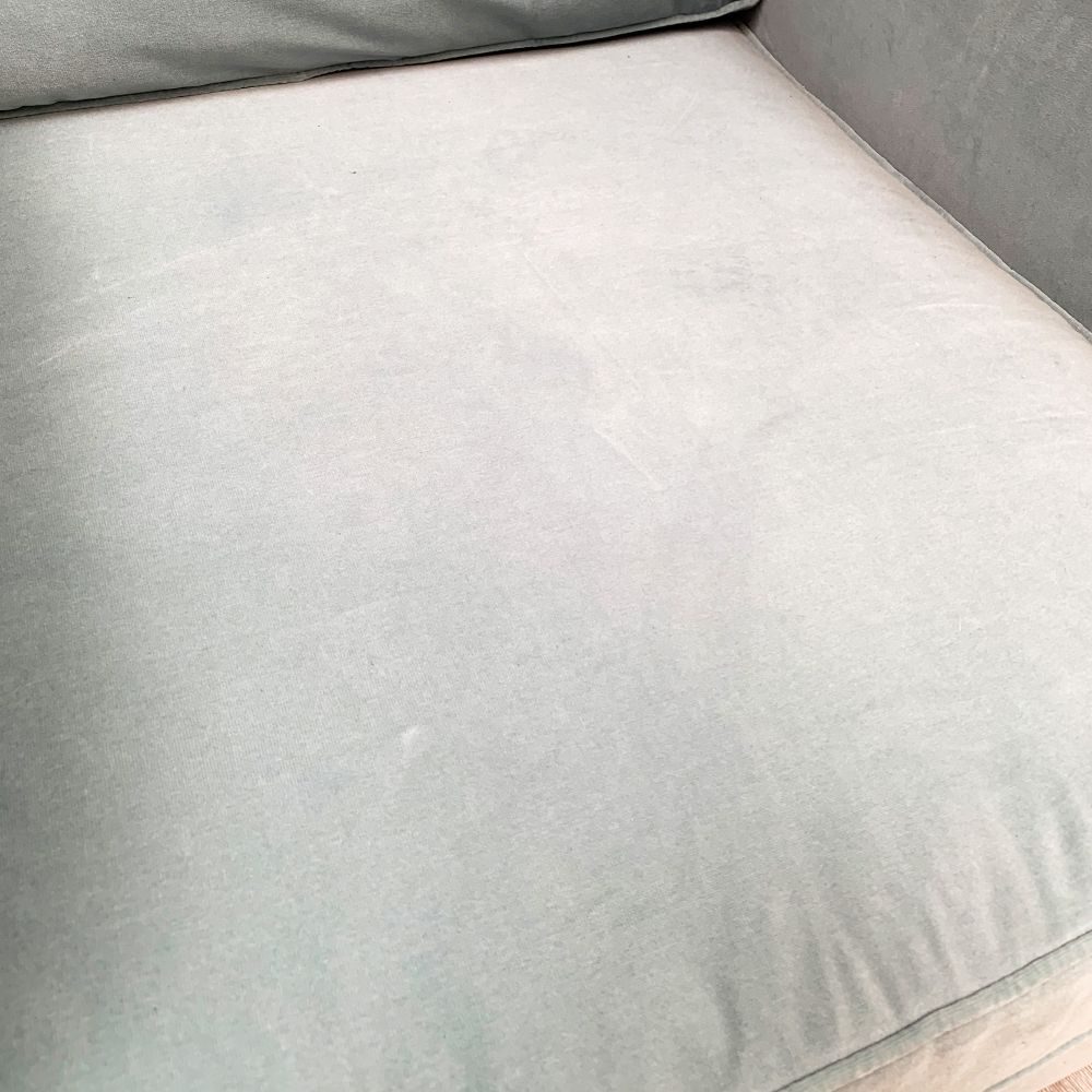 Alderley armchair with a mineral blue and velvet finish. Simple and chic