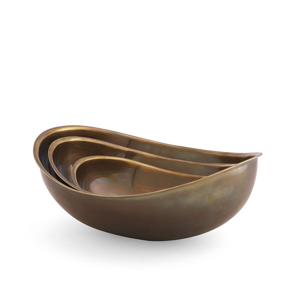 A stylish set of three vintage brass bowls by Eichholtz