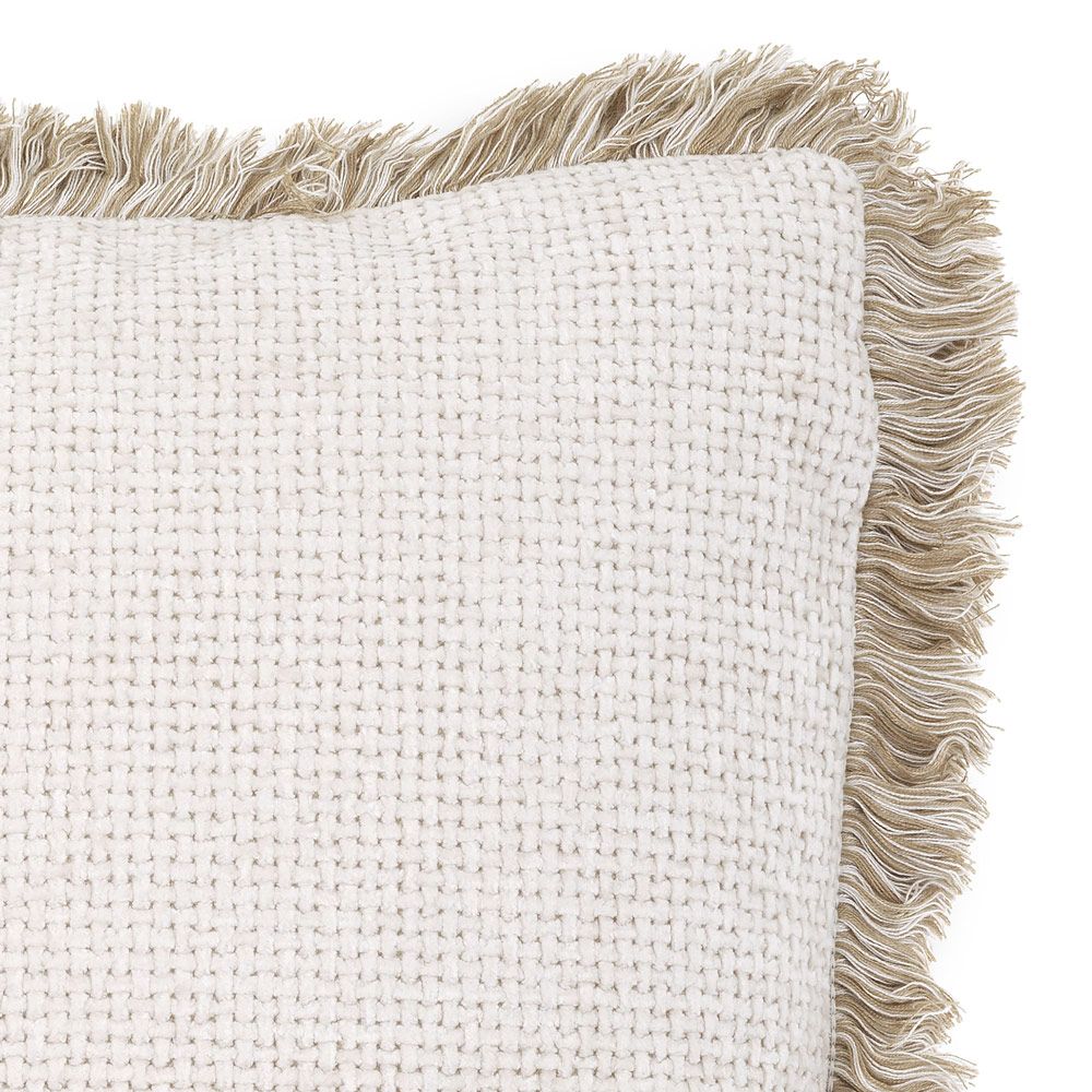Chic and dreamy cushion with beige fringe detail