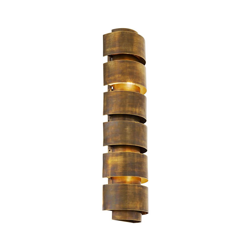 Elegant wall light with a modern feel and vintage brass finish