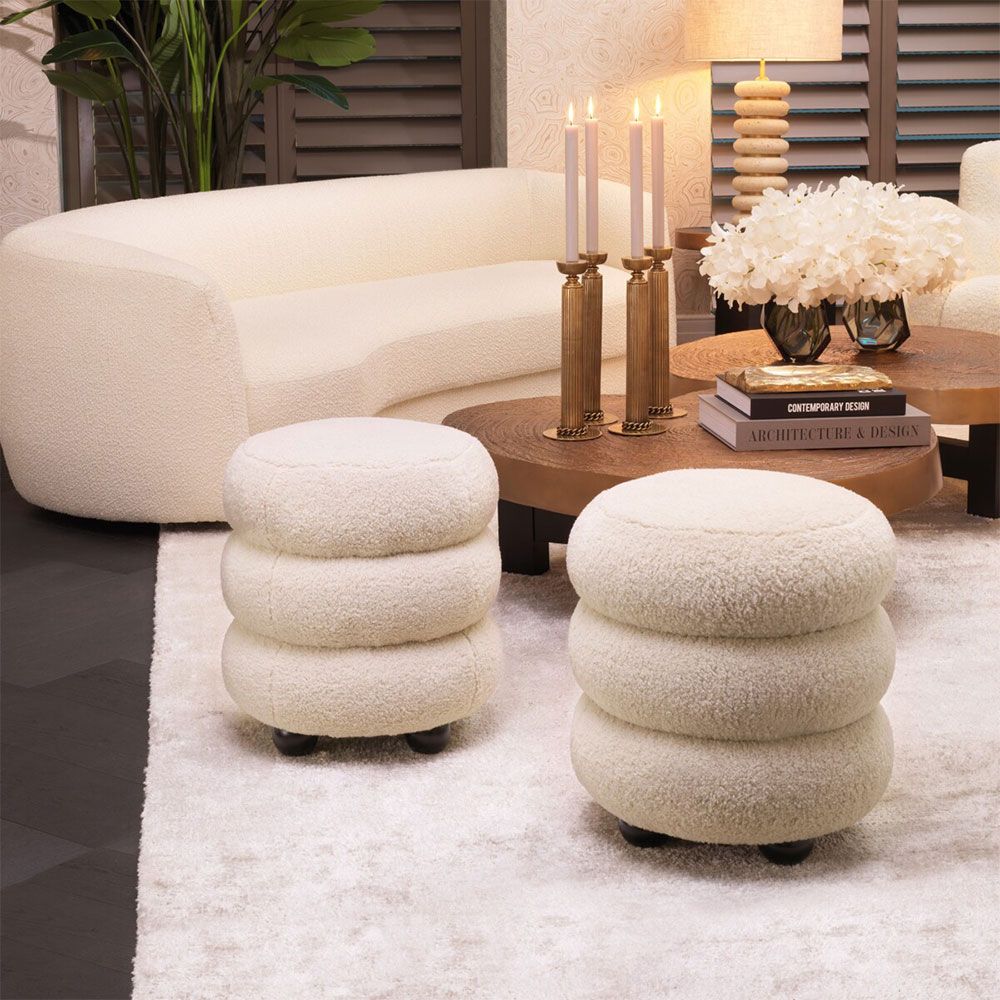 Unique and cosy stool with round feet