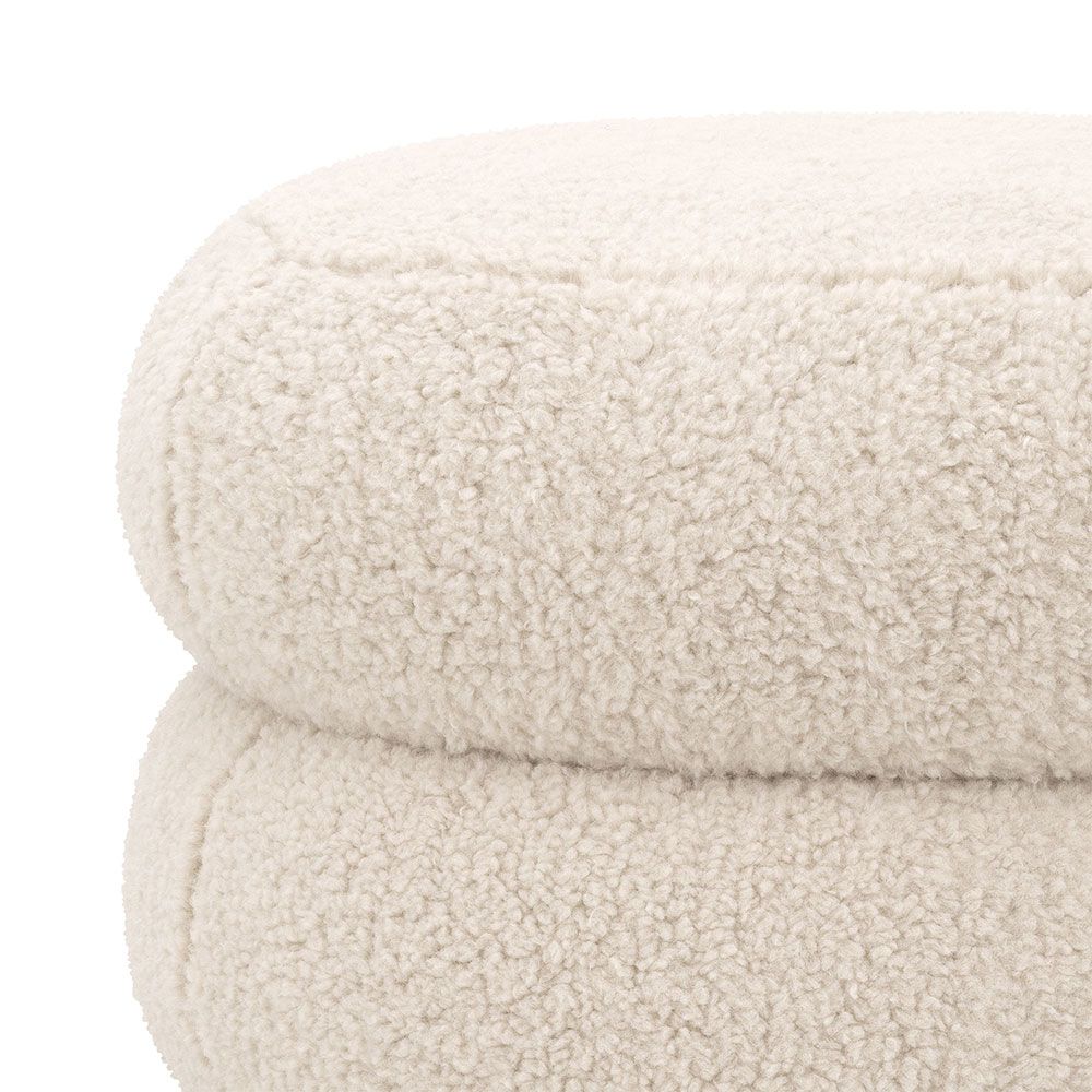 Unique and cosy stool with round feet