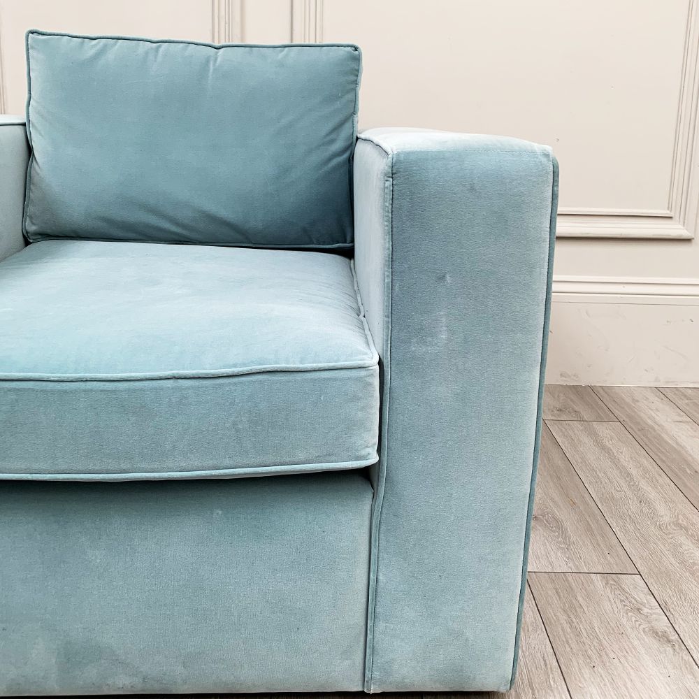 Alderley armchair with a mineral blue and velvet finish. Simple and chic