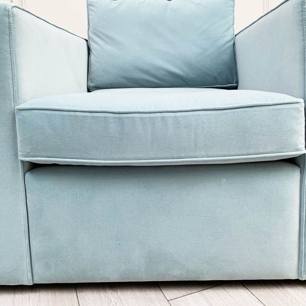 Alderley armchair with a mineral blue and velvet finish. Simple and chic