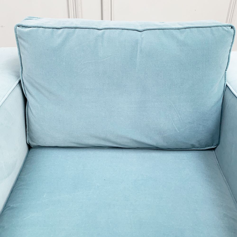 Alderley armchair with a mineral blue and velvet finish. Simple and chic