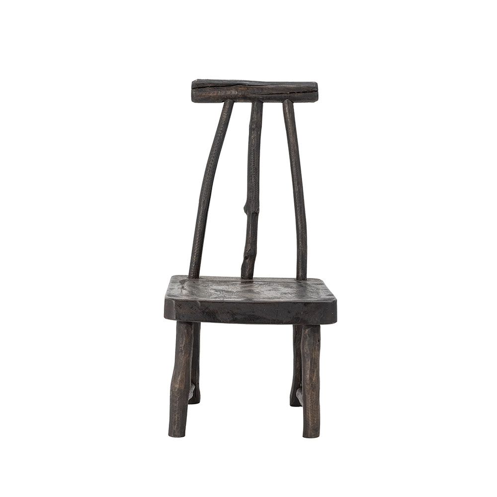 A charming pedestal by Bloomingville crafted from recycled wood