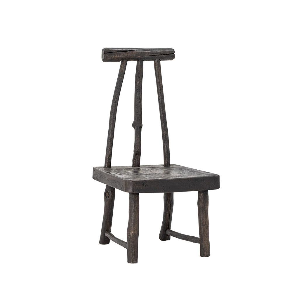 A charming pedestal by Bloomingville crafted from recycled wood